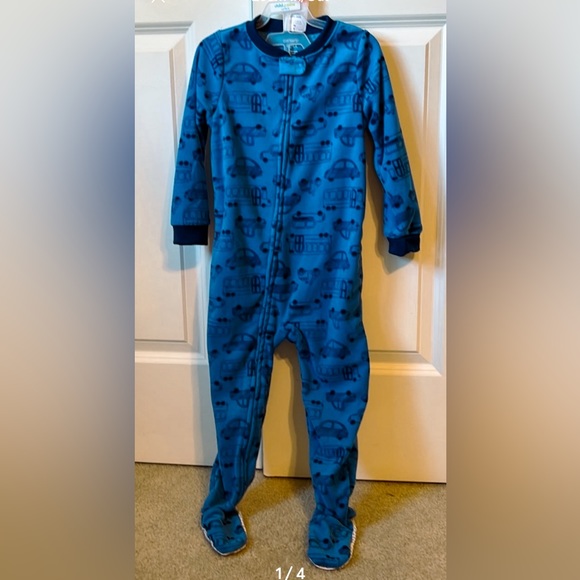 Boys 4t carters oeko-Tex standard 100 fuzzy footie pajamas. Like new - Picture 1 of 2